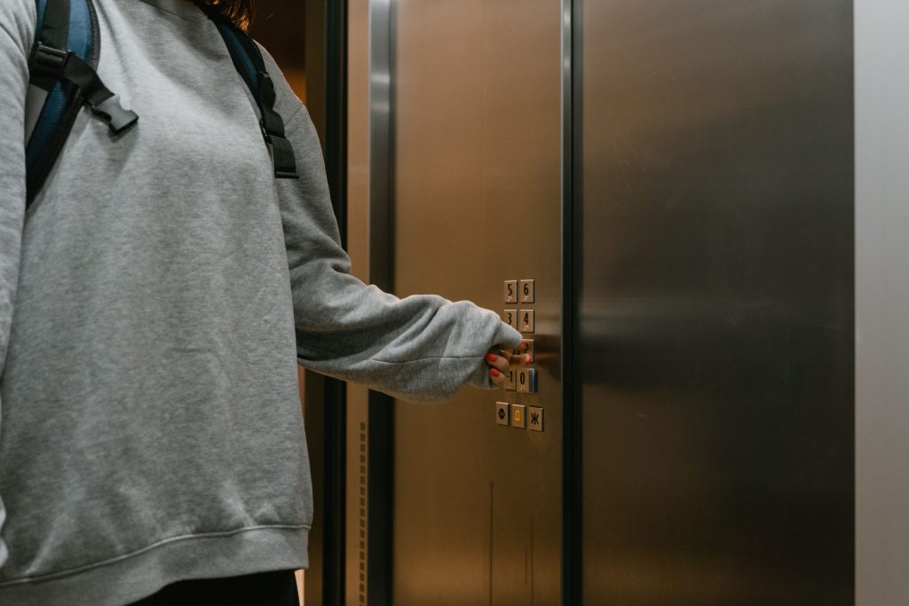 Cuánto cuesta un elevador: las seis partidas que forman el precio